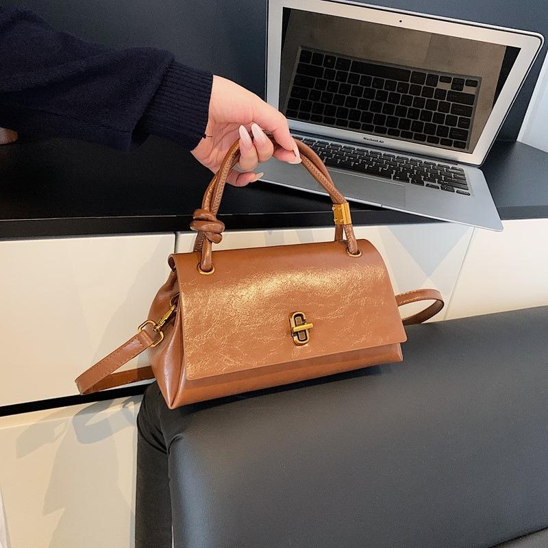 Premium Texture Simple and Versatile Shoulder Handbag Women's Autumn New Retro Fashion Versatile Bag
