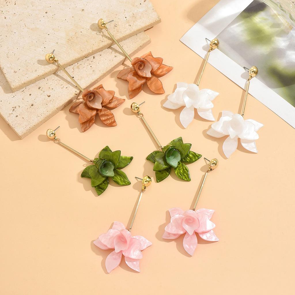 White Resin Flower New Drop Earrings For Women Fashion Temperament Drop Earrings Artistic Temperament Light Luxury Jewelry
