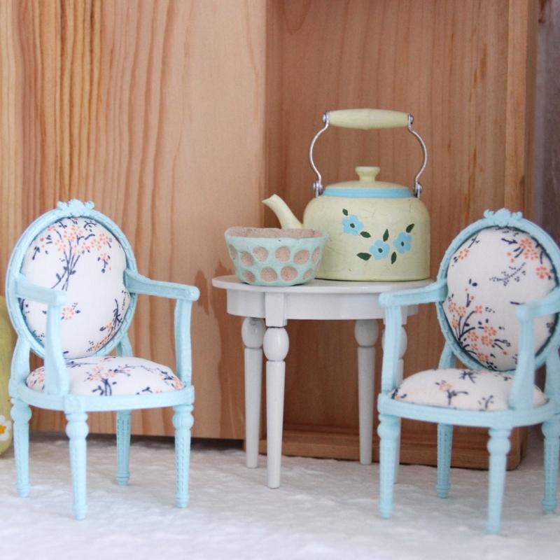 1/12 Scale Wooden Dollhouses Furniture Set Mini Wooden Table And Chair For Kids Floral Pattern