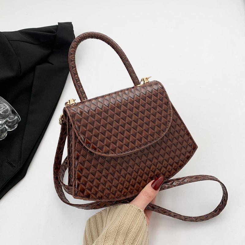 

Chic Brown Square Handbag For Women Modern Stylish Retro Aesthetic Everyday Use кавовий
