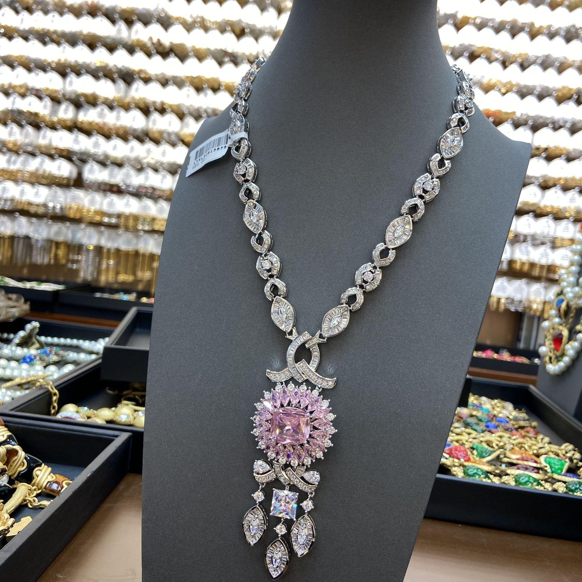 

Light Luxury High-End Feeling Full Of Diamonds, Pink Sunflower Necklace, Women S Long Versatile Diamond-Encrusted Pendant, Colorful Treasure