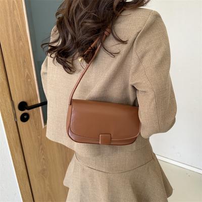 Bolsa feminina de temperamento versátil da moda nova bolsa de ombro simples casual cor sólida aba simples bolsa mensageiro pequena quadrada