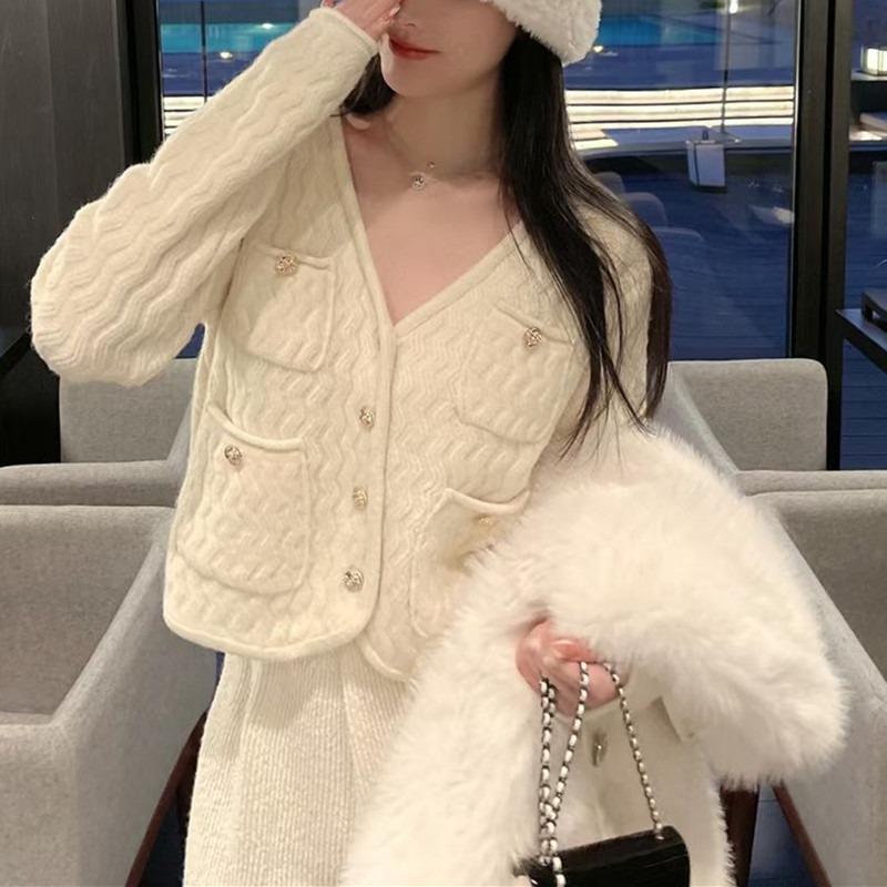 

Autumn new small fresh temperament gold button knitted cardigan women s V-neck long-sleeved sweater jacket women s trend average size