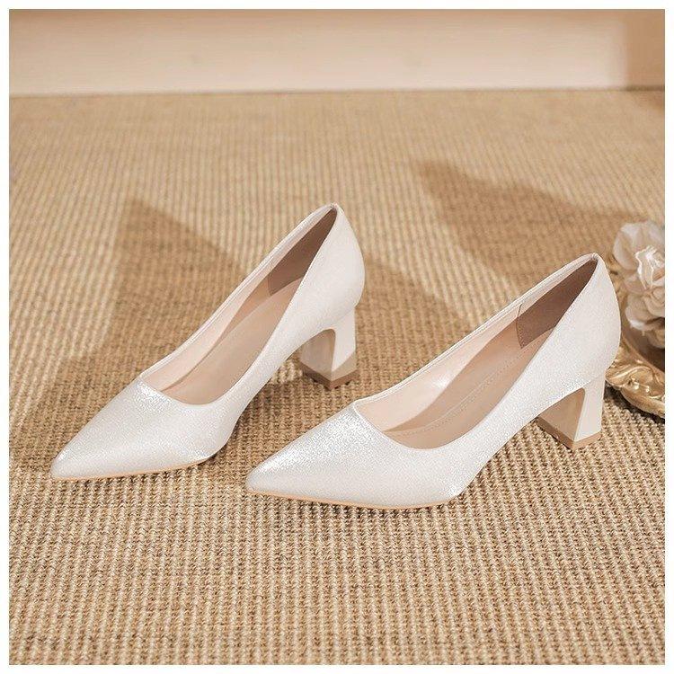 Off-white High Heels Women's Thick Heels 2026 New Pointed Temperament French Satin Bridal Wedding Shoes Not Tired Feet Single Shoes