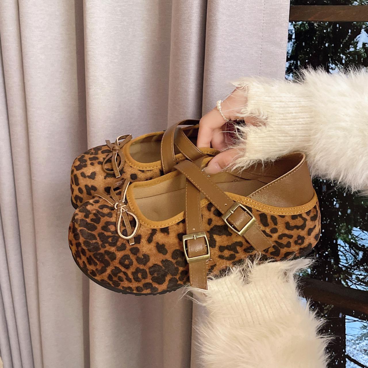 

2025 осень новый супер огонь универсальный два способа ношения белый дизайн бант корейская версия платформа обувь Birkenstock сумка голова тапочки 40 леопардовый