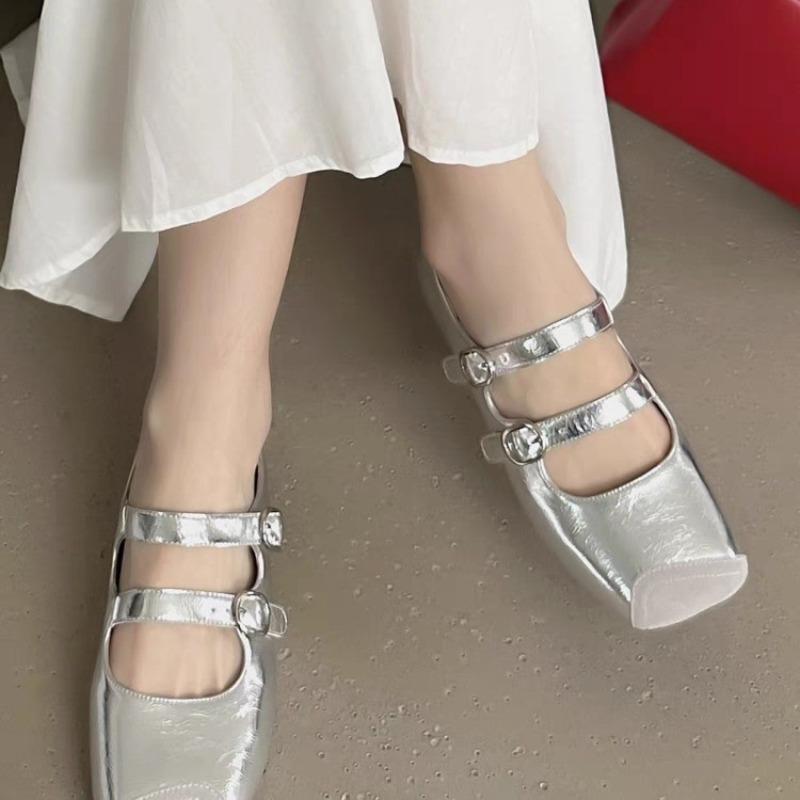 Luxurious patent leather women's casual flat shoes, fashionable women's princess soft-soled ballet sandals at the grand even