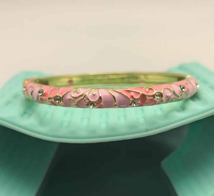 Crystal Inlaid Flower Enamel Bracelet: Elegant & Versatile Accessory