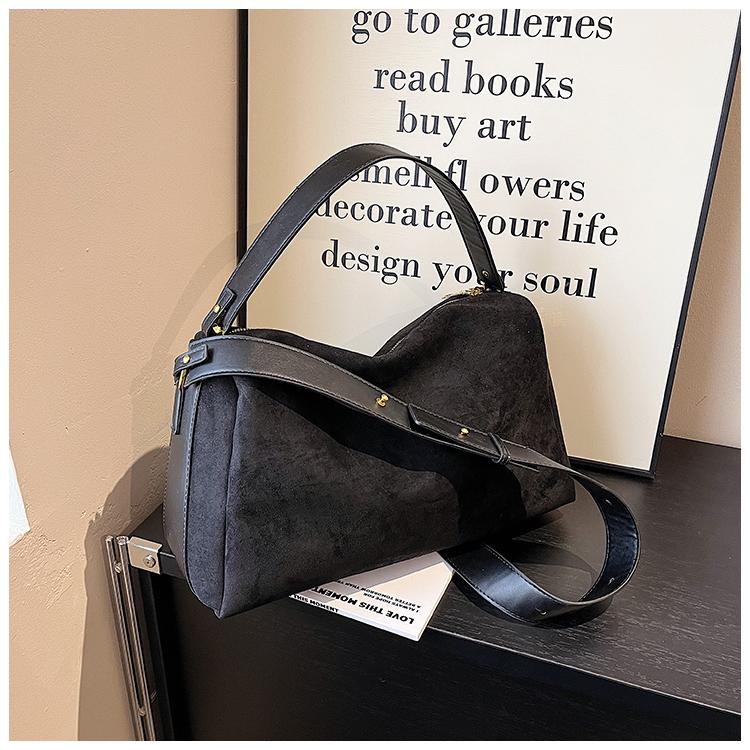 Monochromatic Faux Suede Shoulder Bag for Women Zipper Boston Bag Large Capacity Simple and Elegant High Quality New Style
