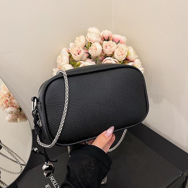 

Маленькая женская сумка новый нишевый дизайн цепочка маленькая квадратная сумка премиум универсальная на плечо мессенджер чёрный