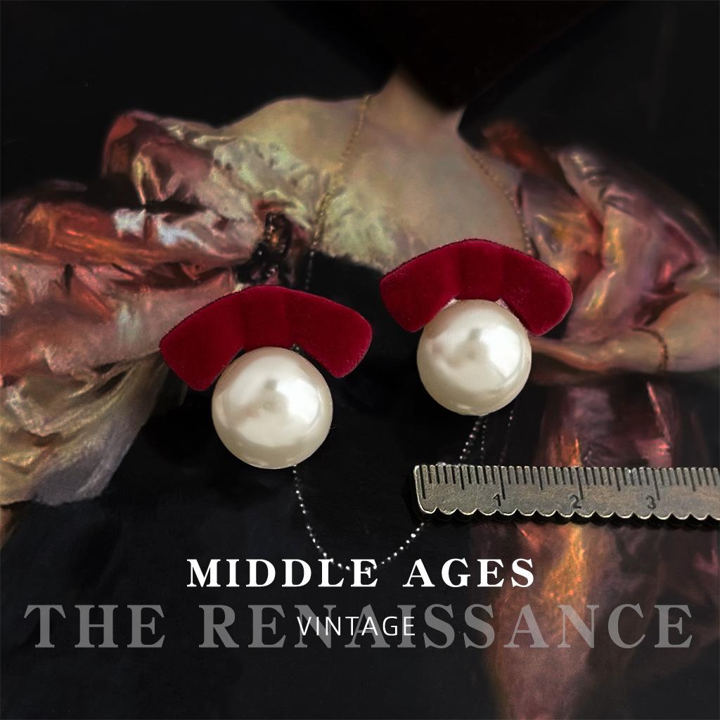 Бордовые Кофейные Серьги-Гвоздики с Бархатным Покрытием и Жемчужным Бантом Атмосфера Осени и Зимы Универсальные Серьги