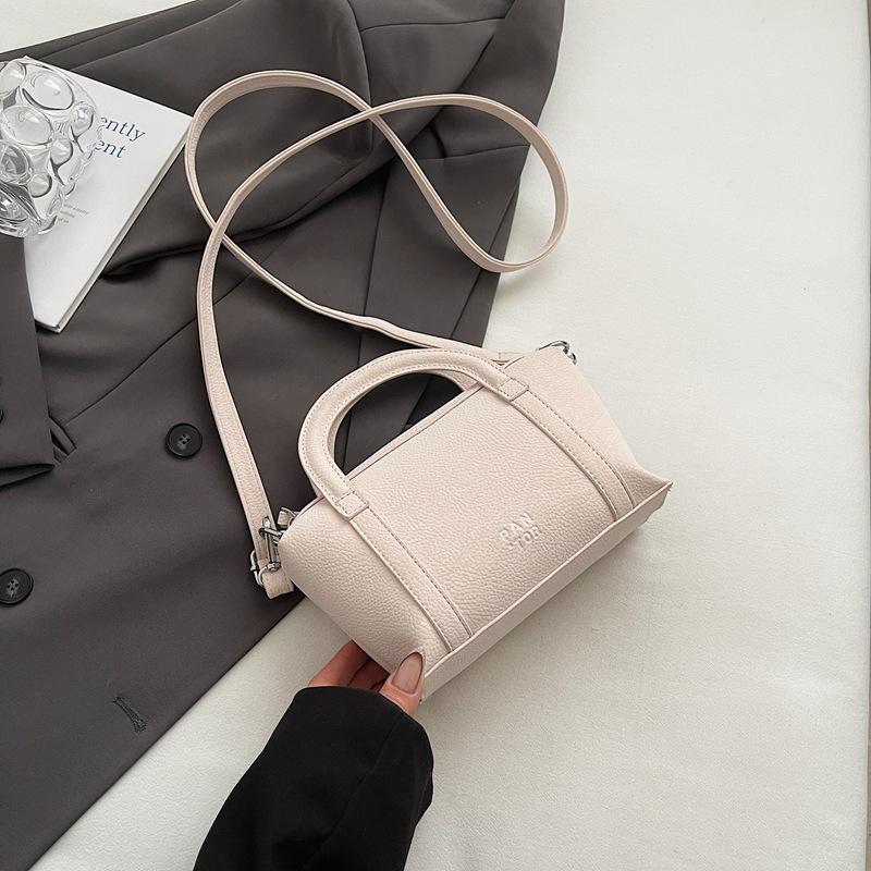 Textured Bucket Bag 2025 New Large-capacity Portable Shoulder Bag Niche Design Lychee Pattern Retro Messenger Bag