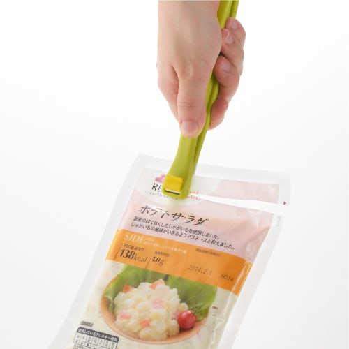 Akebono Sangyo Green Cutter, Made in Japan. Open pouches and squeeze contents without getting your hands dirty. Grab and remove retort pouches from bo