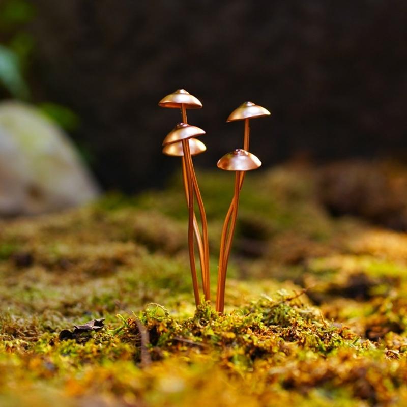 Weather Resistant Iron Mushroom Stake Garden Ground Stake with Antique Rusty Designs Outdoor Yard Landscaping Decoration