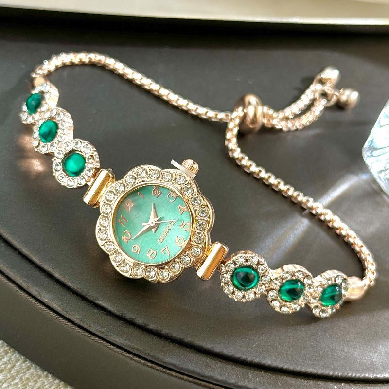 New Diamond Flower Chalcedony Diamond Women's Watch Temperament Fashion Women's Student Pull-up Bracelet Watch