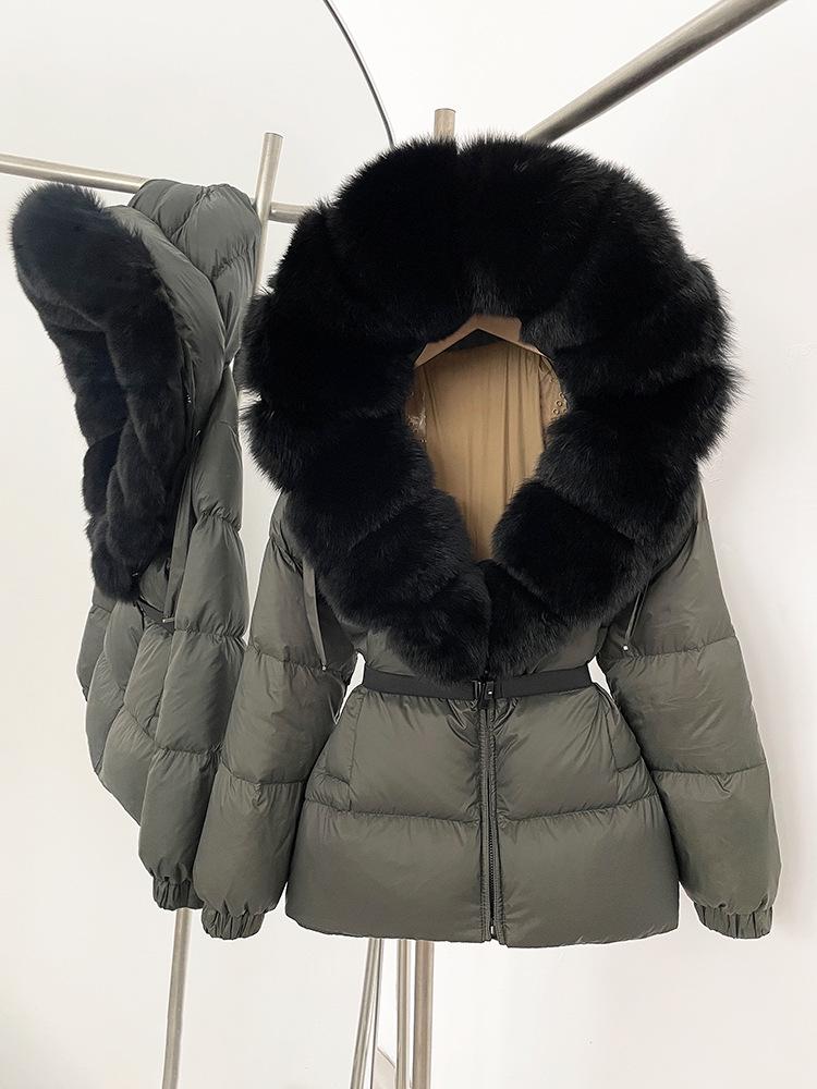 Giacca invernale da donna in piuma d'anatra bianca con cappuccio in vera pelliccia di volpe