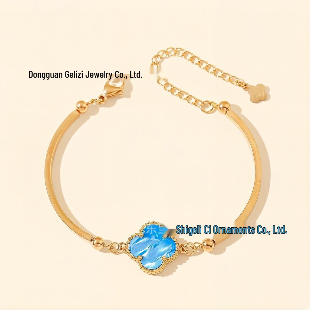 Gold Four-Leaf Clover Bracelet: Elegant, Colorfast & Stylish