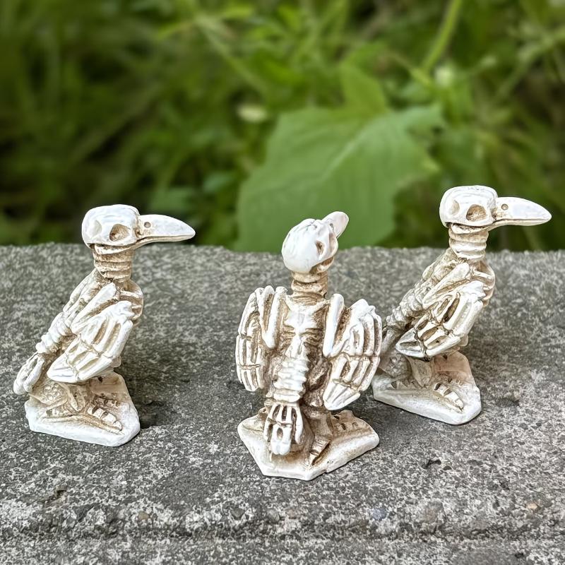 Skull Crow Miniature Model Vintage Gothic Resin Statue Tiny Ornament for Halloween Dollhouse Bar Counter Decor