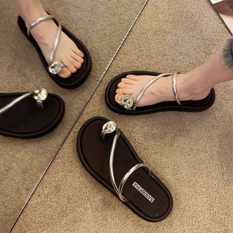 

Крутые тапочки женские летние модные новые модные для выхода платформа пляжная обувь 40 серебряный