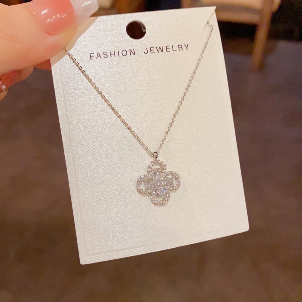Exquisite Zirconia Four-Leaf Clover Stud Earrings and Necklace Set: Elegant Light Luxury with a High-End Feel.