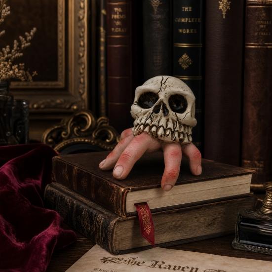 Skull Finger Ornament, Resin Carving Halloween Decoration, Lifelike Bone Texture Scary Dark Hunting Style Figure, for Outdoor Party Desktop Gift