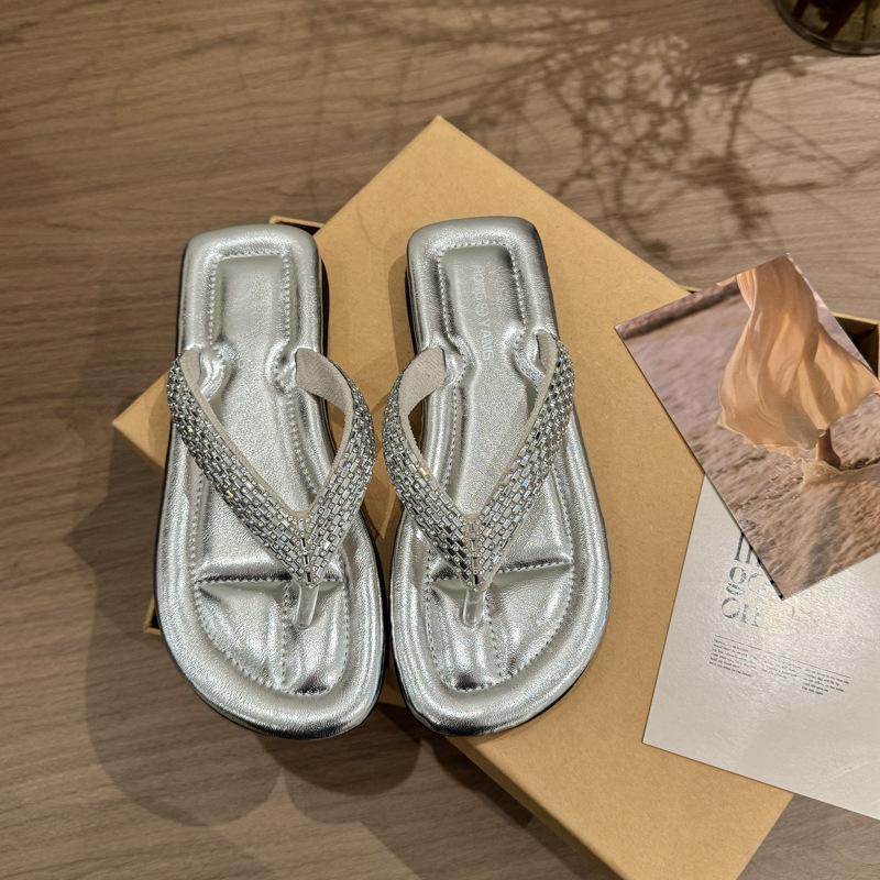 2025 Summer New Pearl Toe Flip-flops Women's Slippers Wear Flat-bottomed Sandals Casual Soft-bottomed Beach Sandals