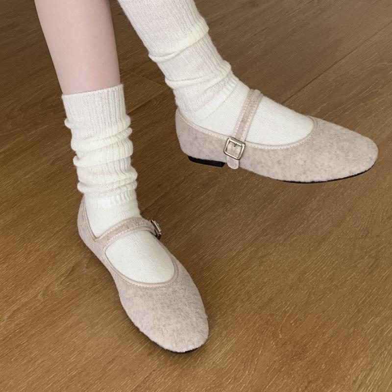 2025 Autumn New Retro One-word with Round Head Mary Jane Shoes Women's Large Size Soft Sole Shallow Mouth Single Shoes Women