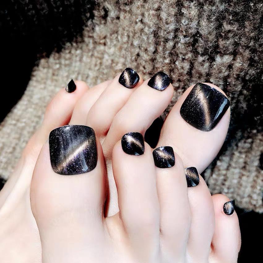 Press-On Toenail Art: Finished Nail Pieces and Wearable Patches
