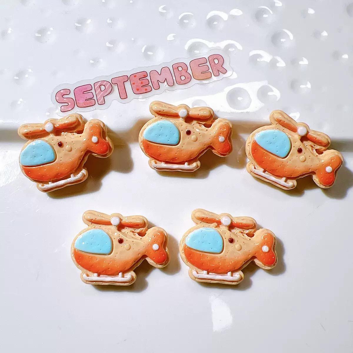 

10PCS Resin Cartoon police cars, bicycles, airplanes, sailboats, cookies Flatback Home Decor Figurine Scrapbook DIY Accessories