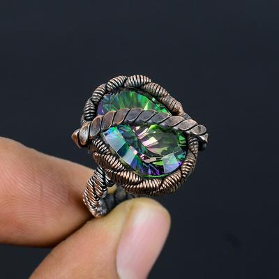 Anillo de joyería hecho a mano envuelto en alambre de cobre con piedras preciosas de topacio místico para regalo