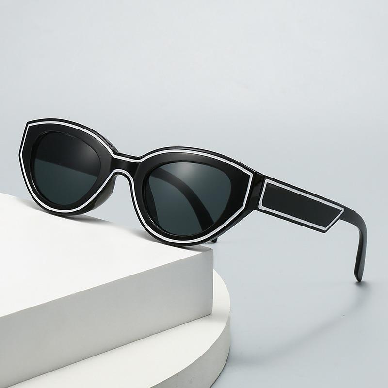 Vintage Small Cat Eye Sunglasses Women Trendy Black White UV400 Fashion Shades Summer Anti UV Glasses