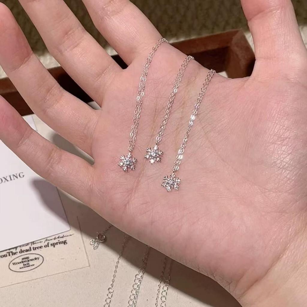 Gold-Plated Nickel Silver Snowflake Necklace for Women - Elegant Design with High-End Feel