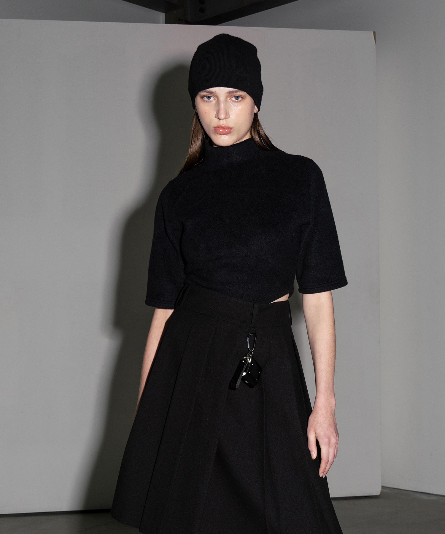 320 Showroom Mock Neck Short Sleeve Knit Black Free
