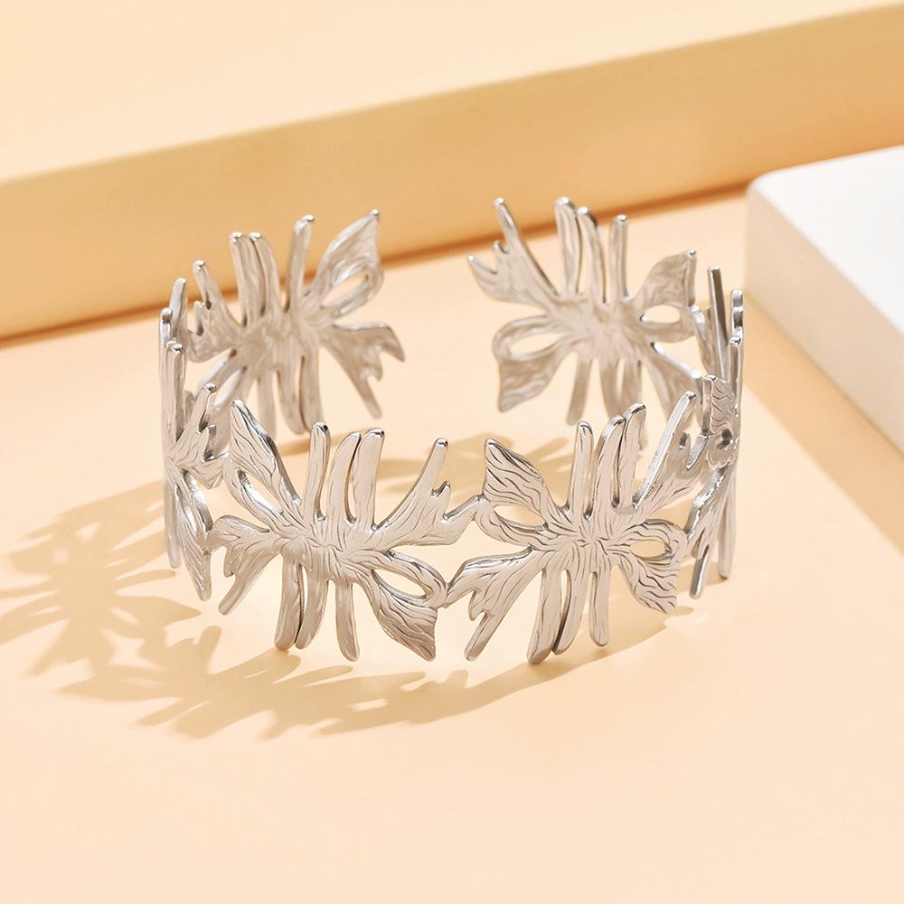 Elegant 18K Gold Plated Resort-Style Seaweed Coral Cuff Bracelet