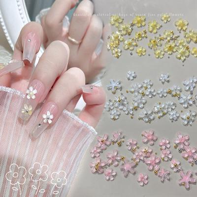 Nail art – Strass e decorazioni per unghie