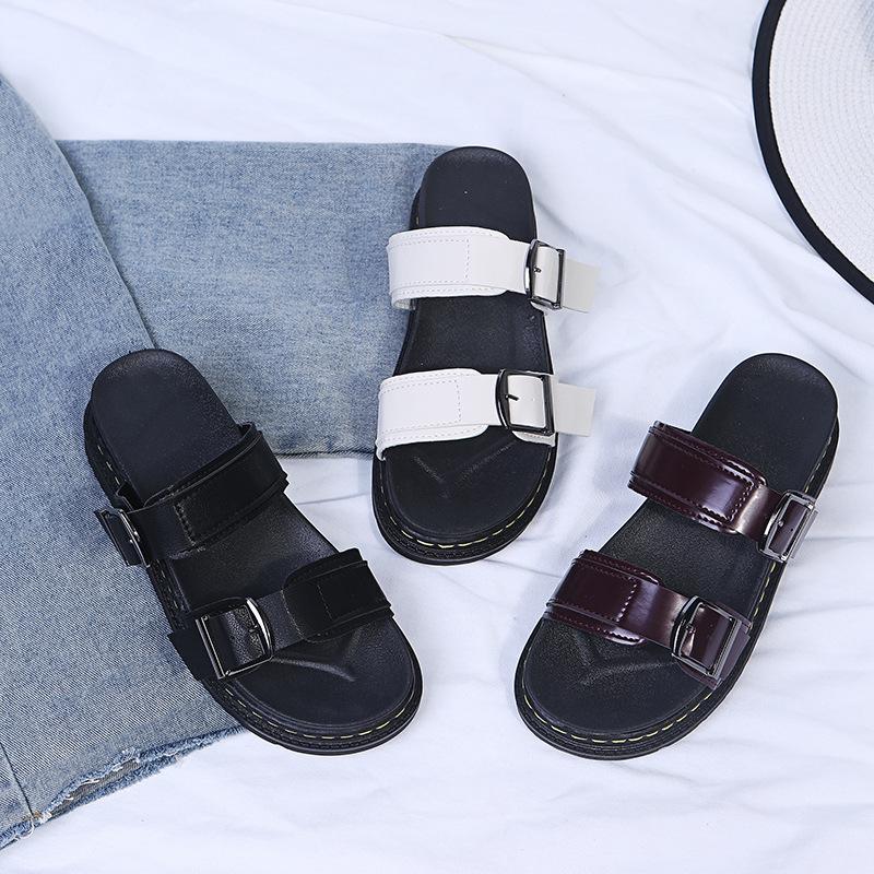 Pantofole da esterno da donna stile Xiaoxiangfeng 2025 estate nuove sandali con plateau fibbia a cinturino casual taglia grande spiaggia sandali a fascia singola