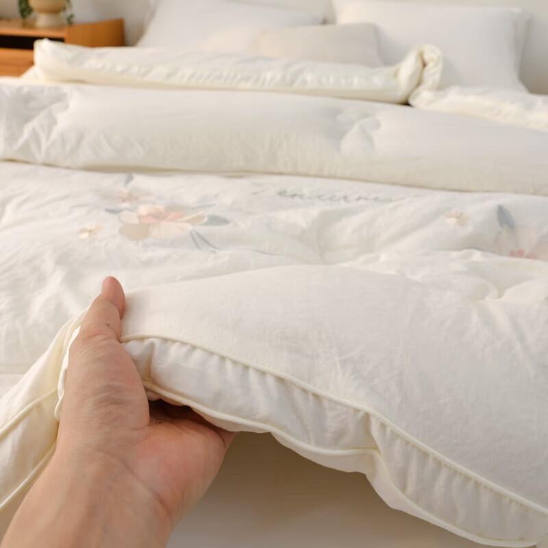 Qisefang Washed Cotton Embroidered Winter Quilt