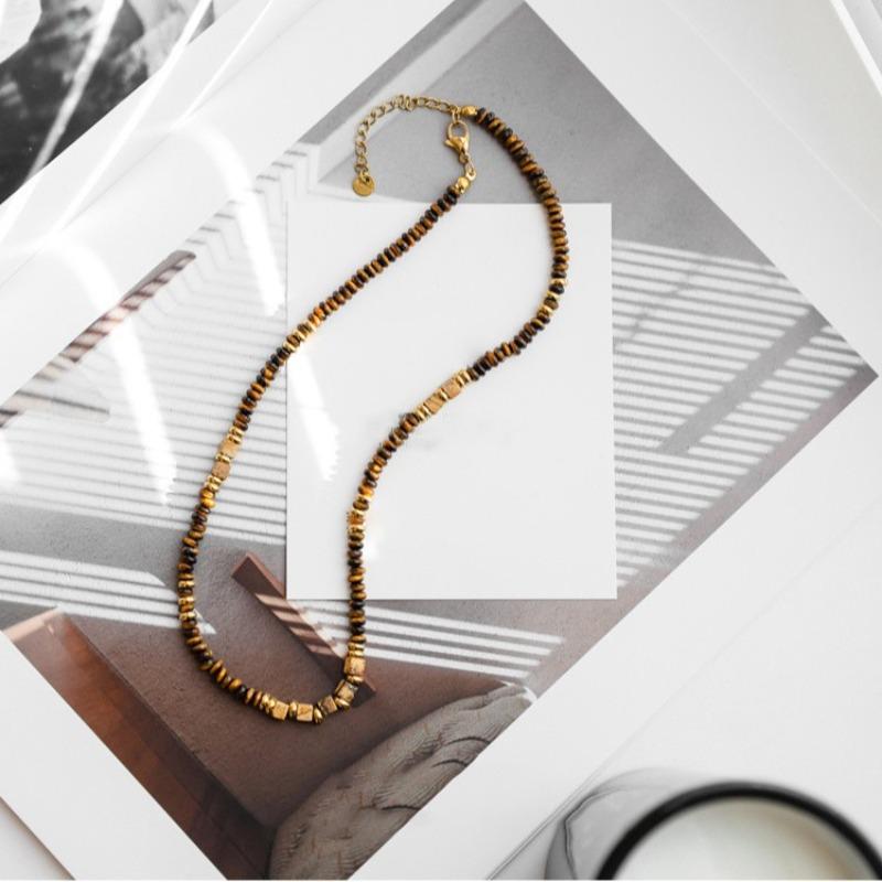 Square artificial tiger's eye stone beaded necklace women's retro fashion collarbone chain niche light luxury high-end jewelry