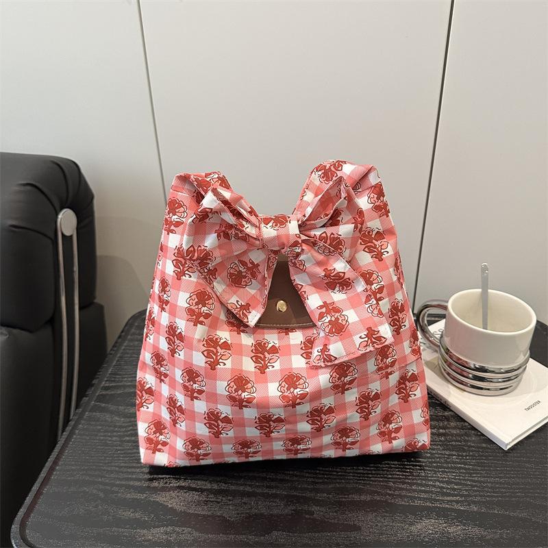 2025 Spring and Summer New Casual Versatile Cute Floral Knotted Shoulder Underarm Bag Women's Bag Big Personality Trendy Fashion