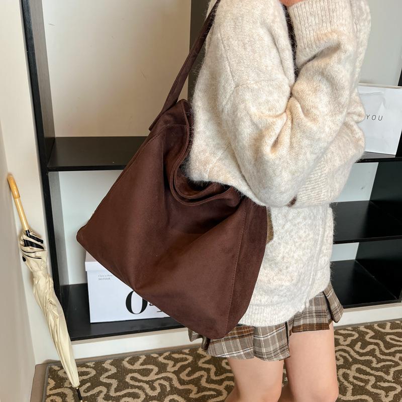 Herbst und Winter neue matte Wildleder-Tragetasche große Kapazität Pendler lässige Umhängetasche Mode Damenhandtasche