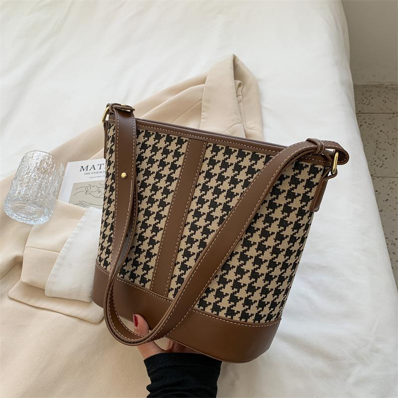 Large-capacity bag women's bag new niche thousand bird grid shoulder bag crossbody bag underarm bucket bag tide