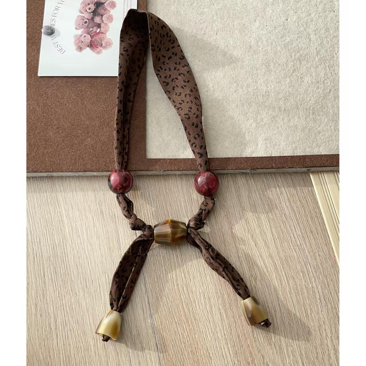 

Жіноче ретро намисто-шарф з леопардовим принтом - Регульований ланцюжок для светра