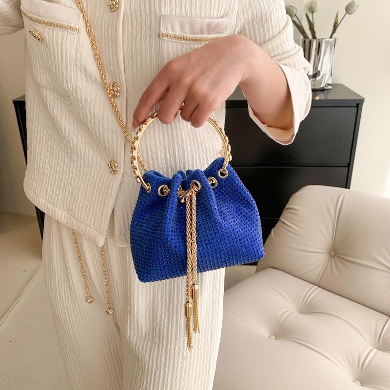 Dámské kabelky ve stylu mini designových kyblíkových tašek pro ženy Luxusní zbrusu nová kabelka Crossbody s řetízkem Dámské kabelky