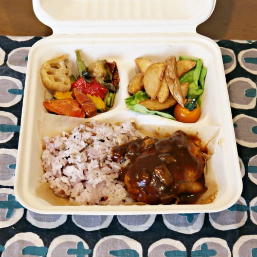 Disposable, Eco-friendly, and Stylish Lunch Box Containers, Unbleached Molded Food Packs with 3 Compartments, B036M-3C, 50 Pieces