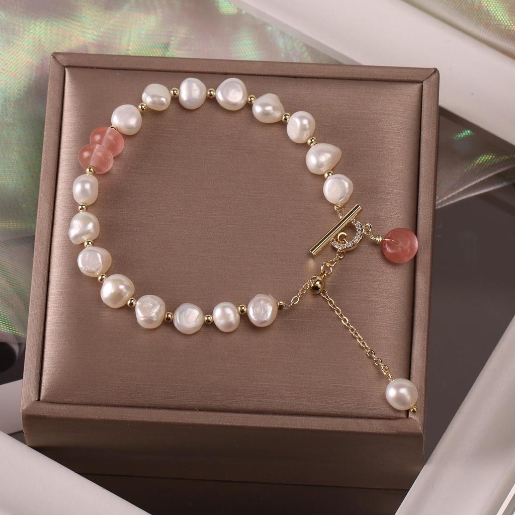 High-End Freshwater Pearl & Shell Bracelet for Women - Trendy Niche Design, Perfect for Besties & Students.