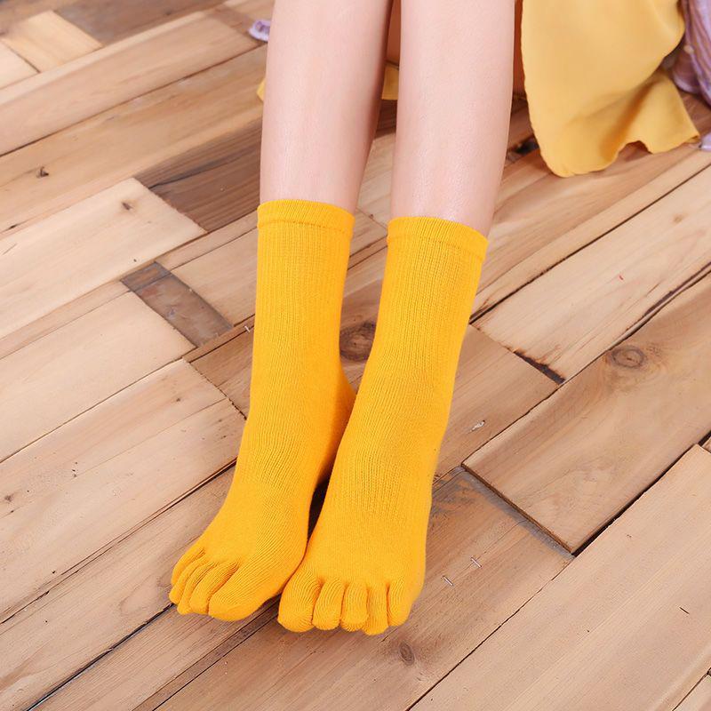 Women's Five-Toe Mid-Calf Split-Toe Socks: Solid Color, Sweat-Wicking, Cute, for Spring, Autumn, Winter