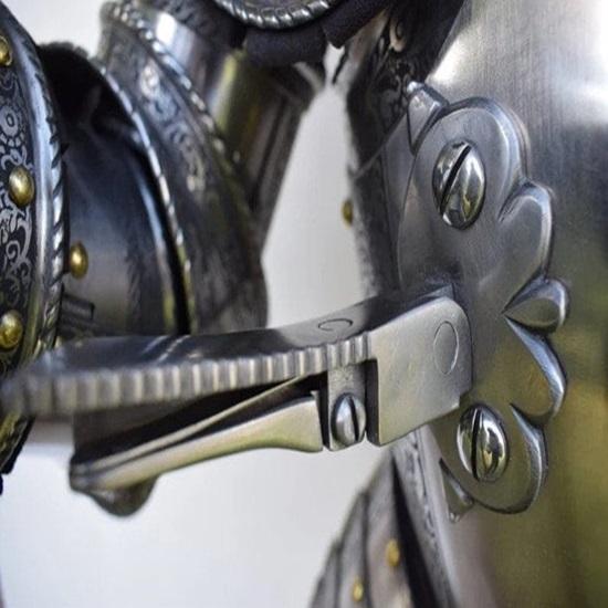 Medeltida europeisk stil helrustningsdräkt 1400-talsdräkt medeltida europeisk stridspansarriddardräkt helrustningsdräkt Helt kämpande rustning