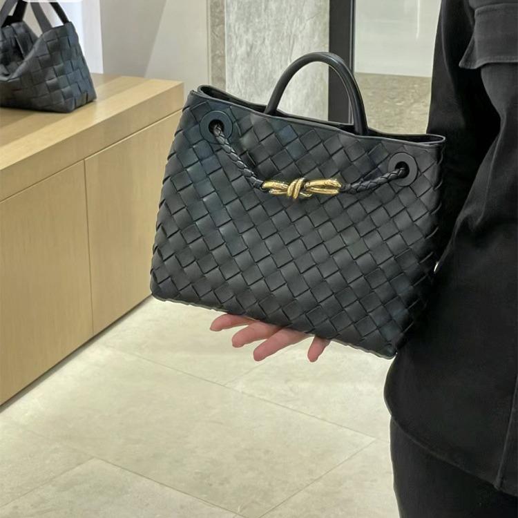 B-Style Large Capacity Woven Tote Shoulder Messenger Bag with Metal Rope Buckle