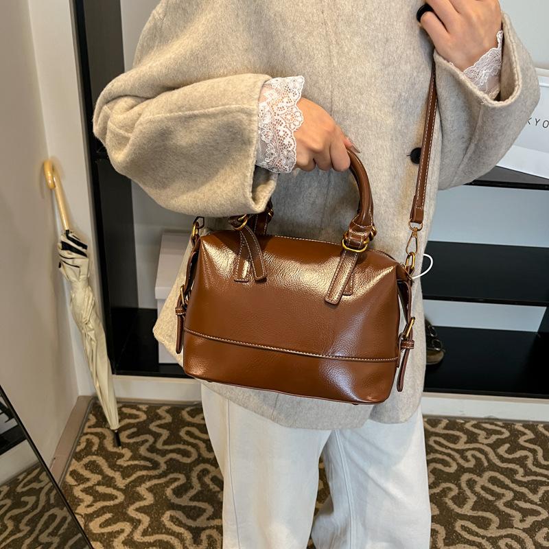 Fashion large-capacity handbag women's 2025 new retro mommy bag casual versatile shoulder messenger bag