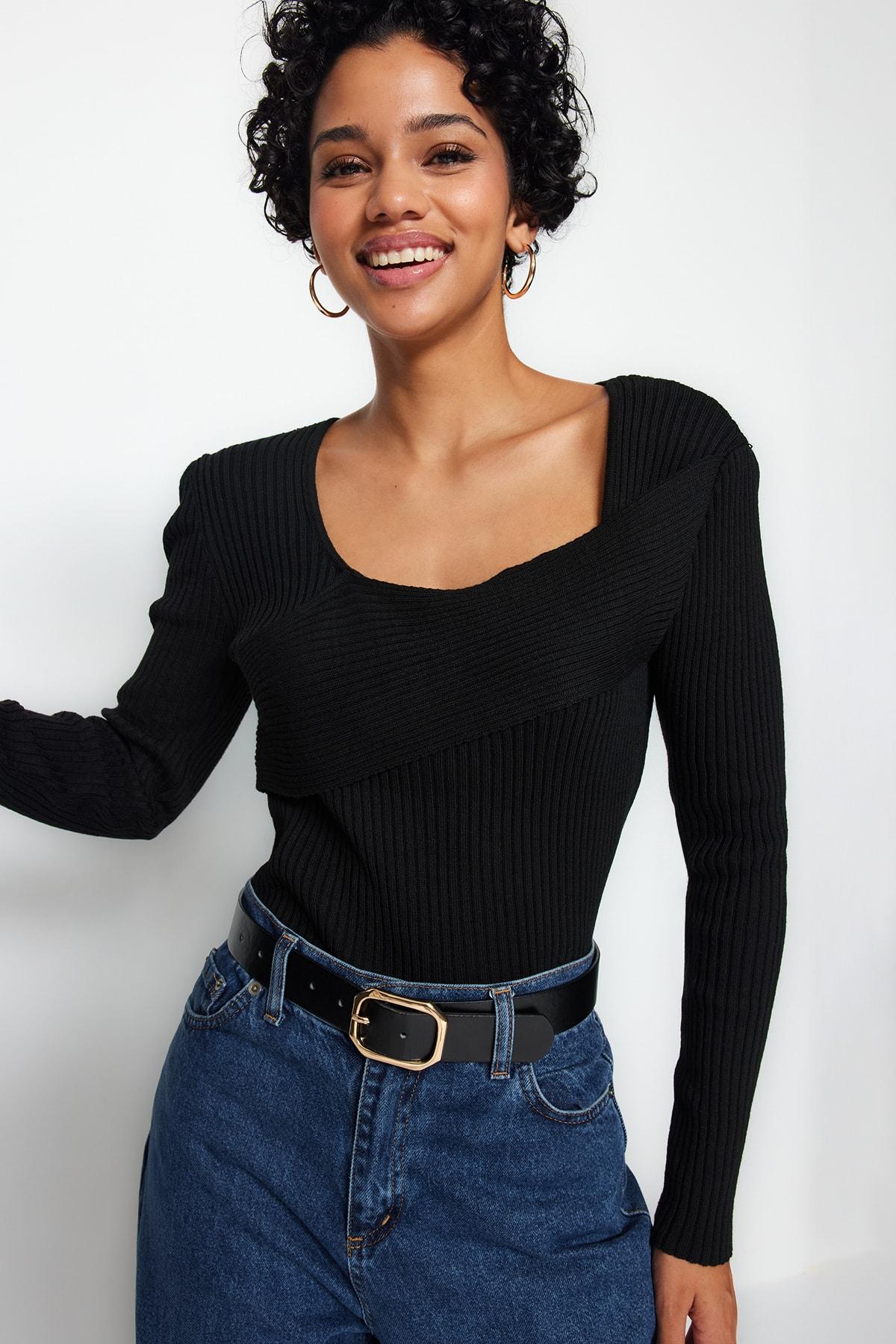 

Черный трикотажный свитер с квадратным воротником TWOAW24KZ00114..