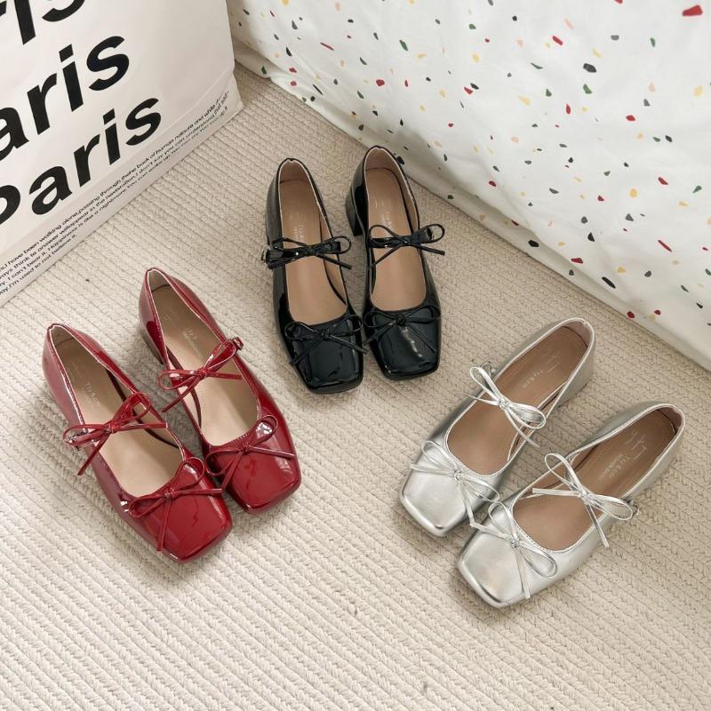 Temperament round head bow word with Mary Jane shoes women's spring light mouth thick heel single shoes silver small leather shoes